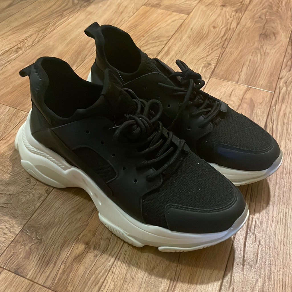 Steve Madden (Arelle Style Sneakers)